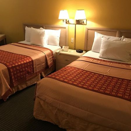 Budget Host Inn 桑达斯基 外观 照片
