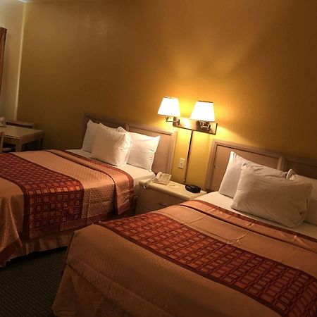 Budget Host Inn 桑达斯基 外观 照片