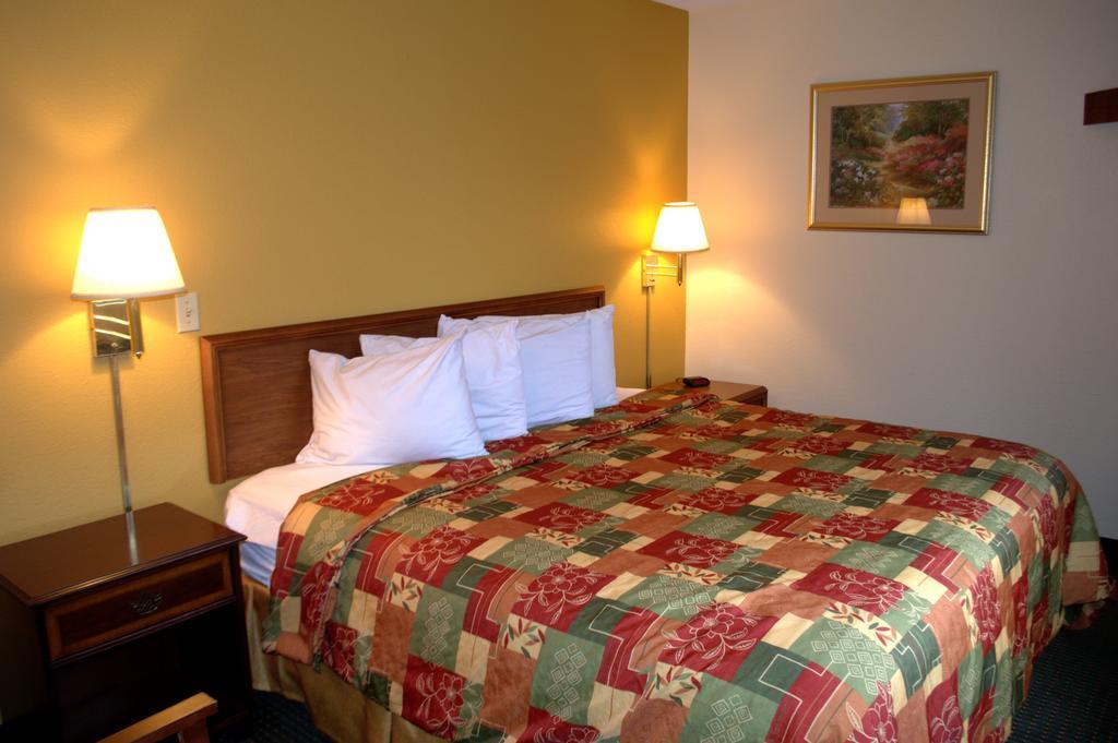 Budget Host Inn 桑达斯基 外观 照片