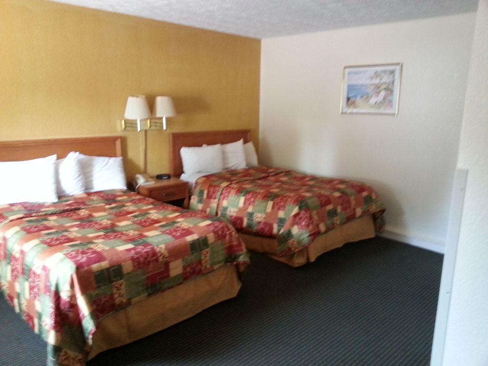 Budget Host Inn 桑达斯基 外观 照片