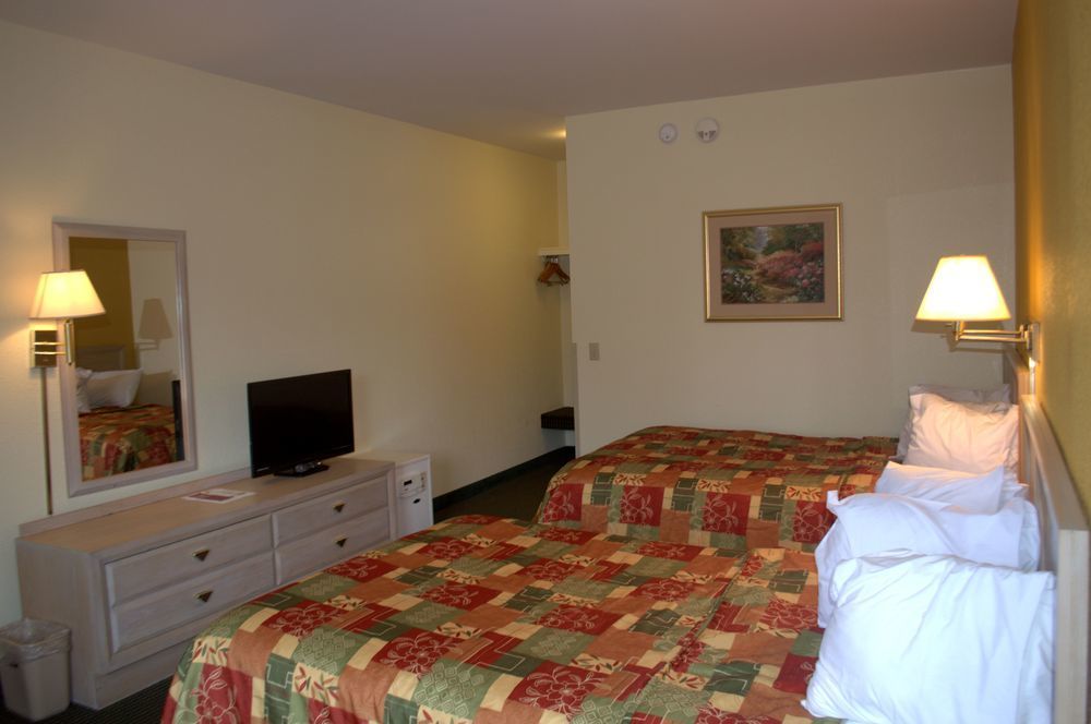 Budget Host Inn 桑达斯基 外观 照片