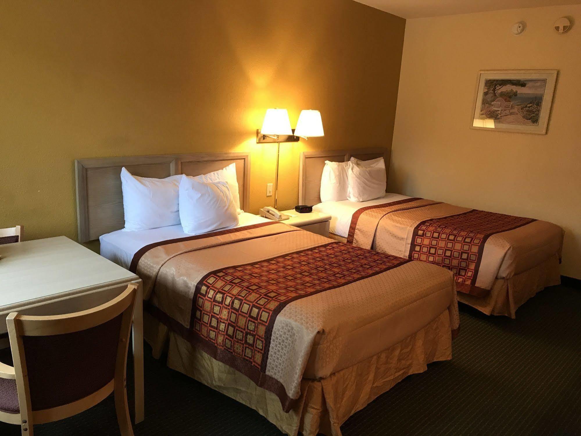Budget Host Inn 桑达斯基 外观 照片