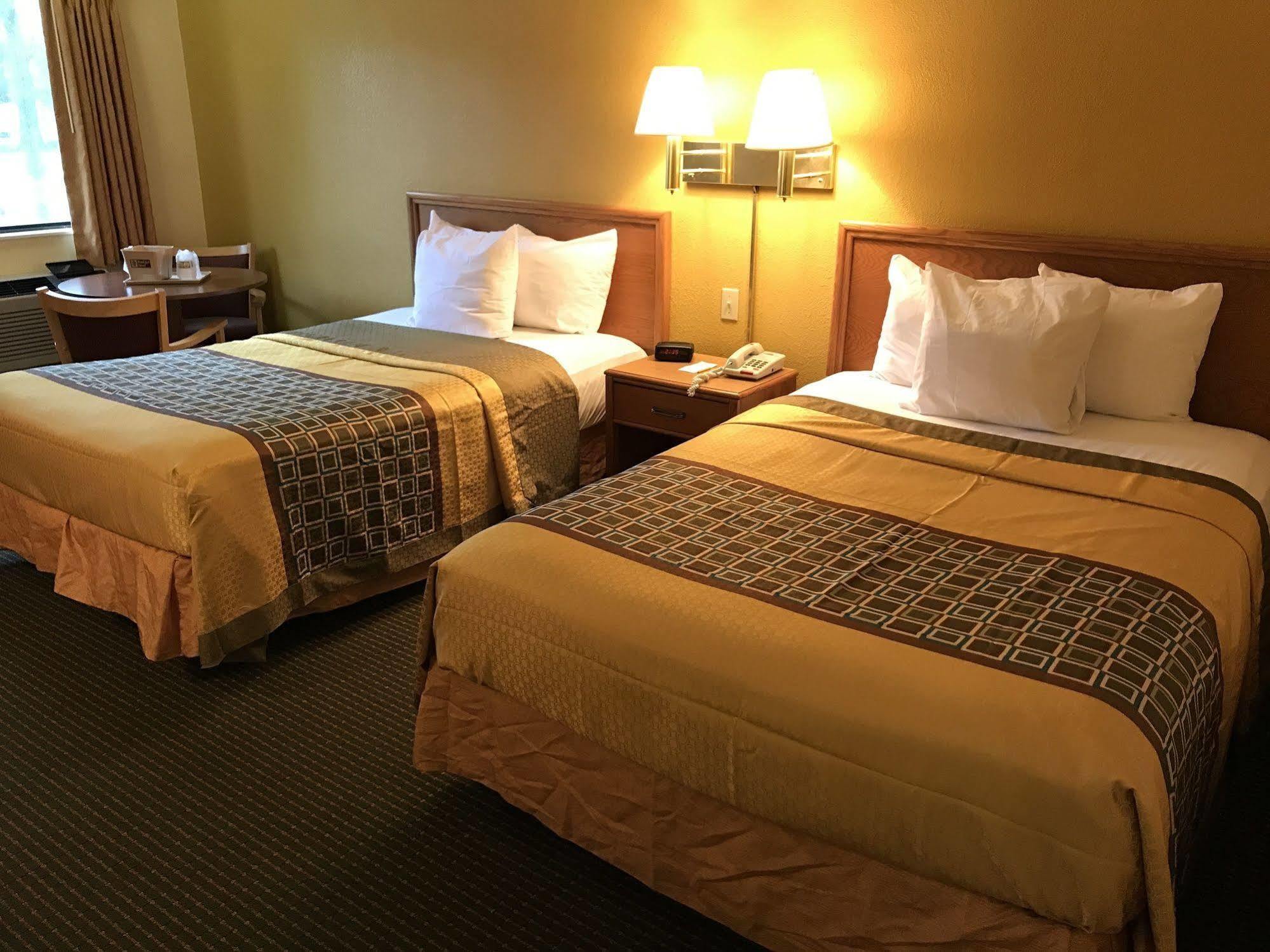 Budget Host Inn 桑达斯基 外观 照片
