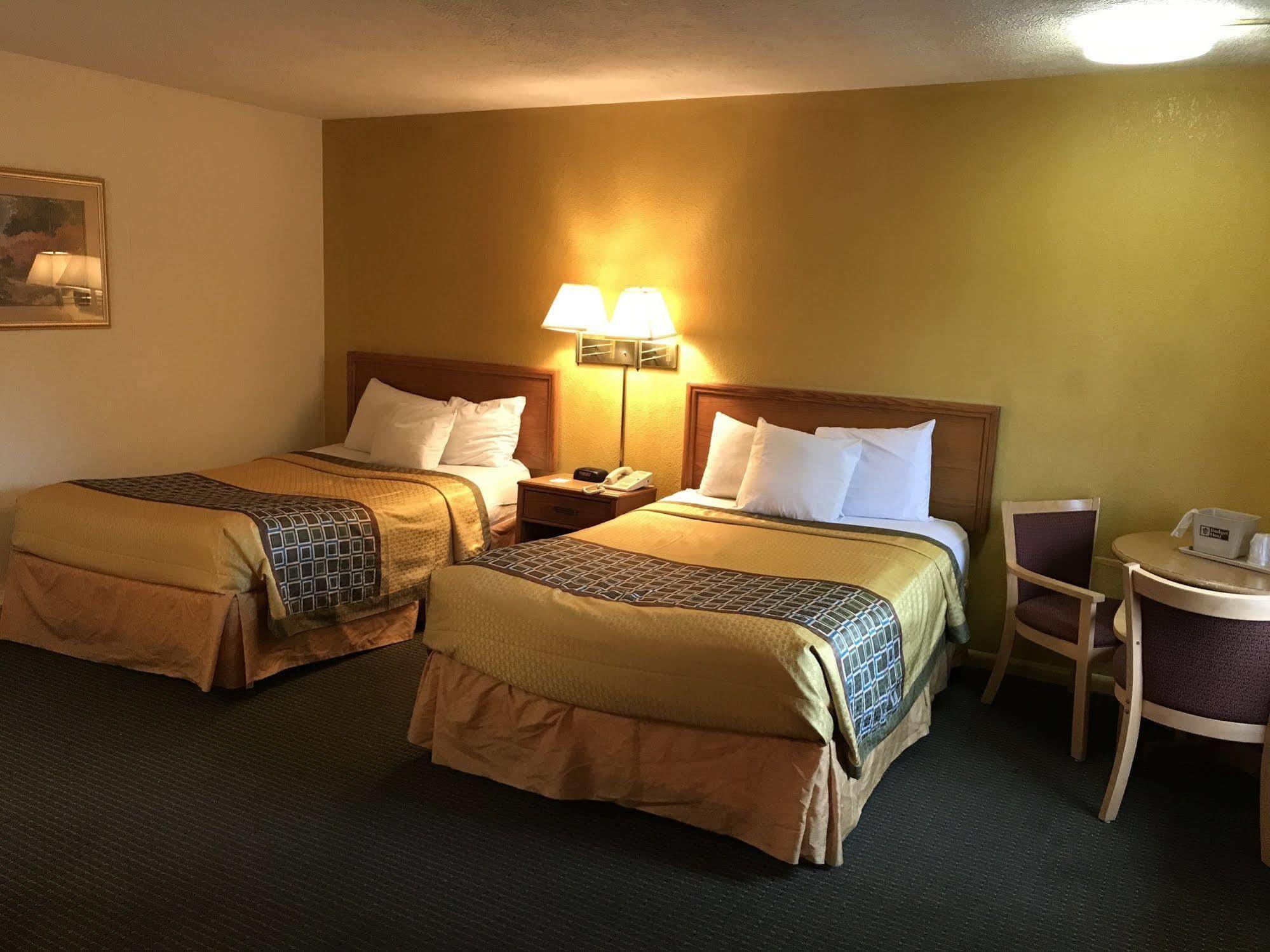 Budget Host Inn 桑达斯基 外观 照片