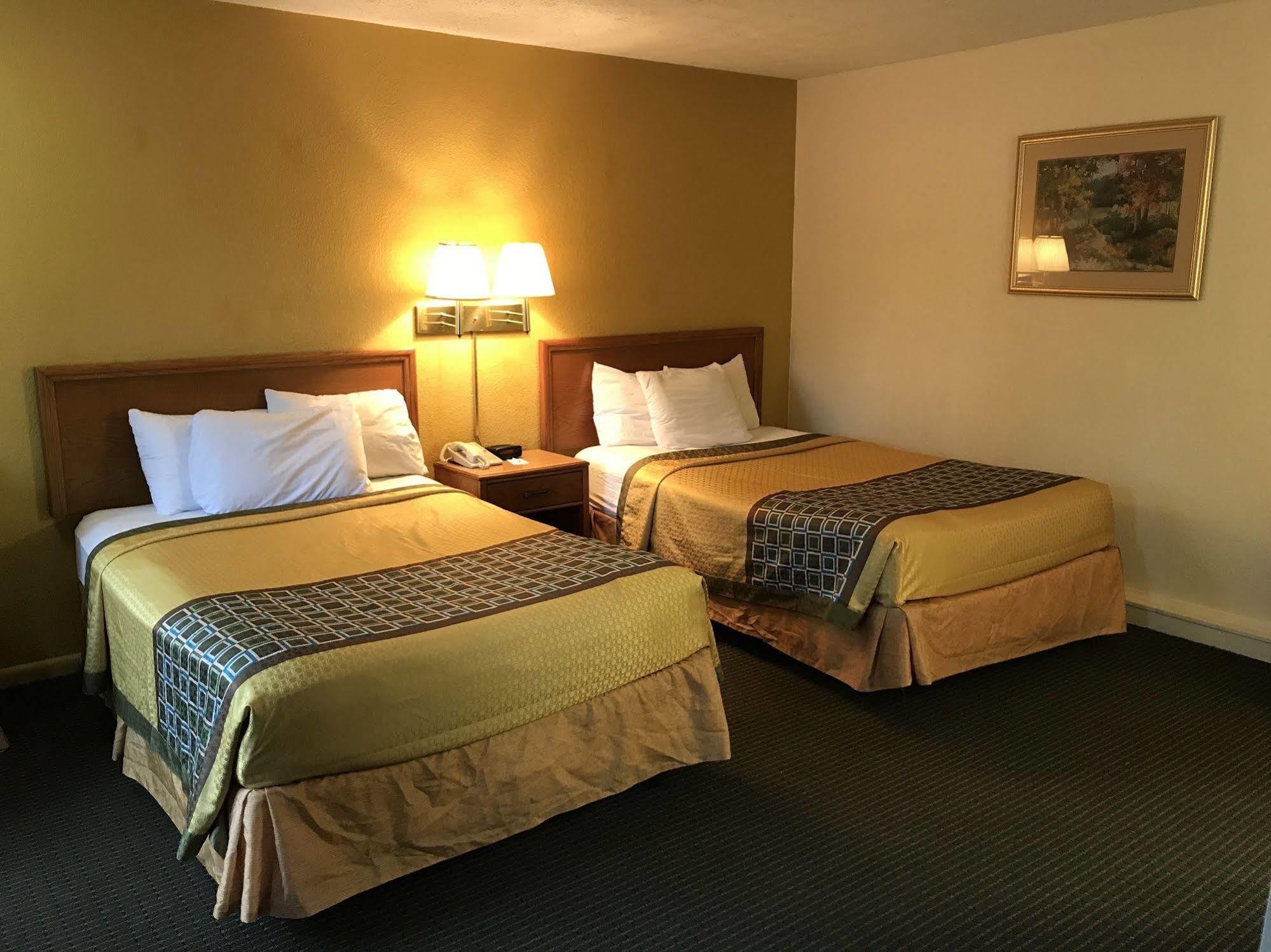 Budget Host Inn 桑达斯基 外观 照片