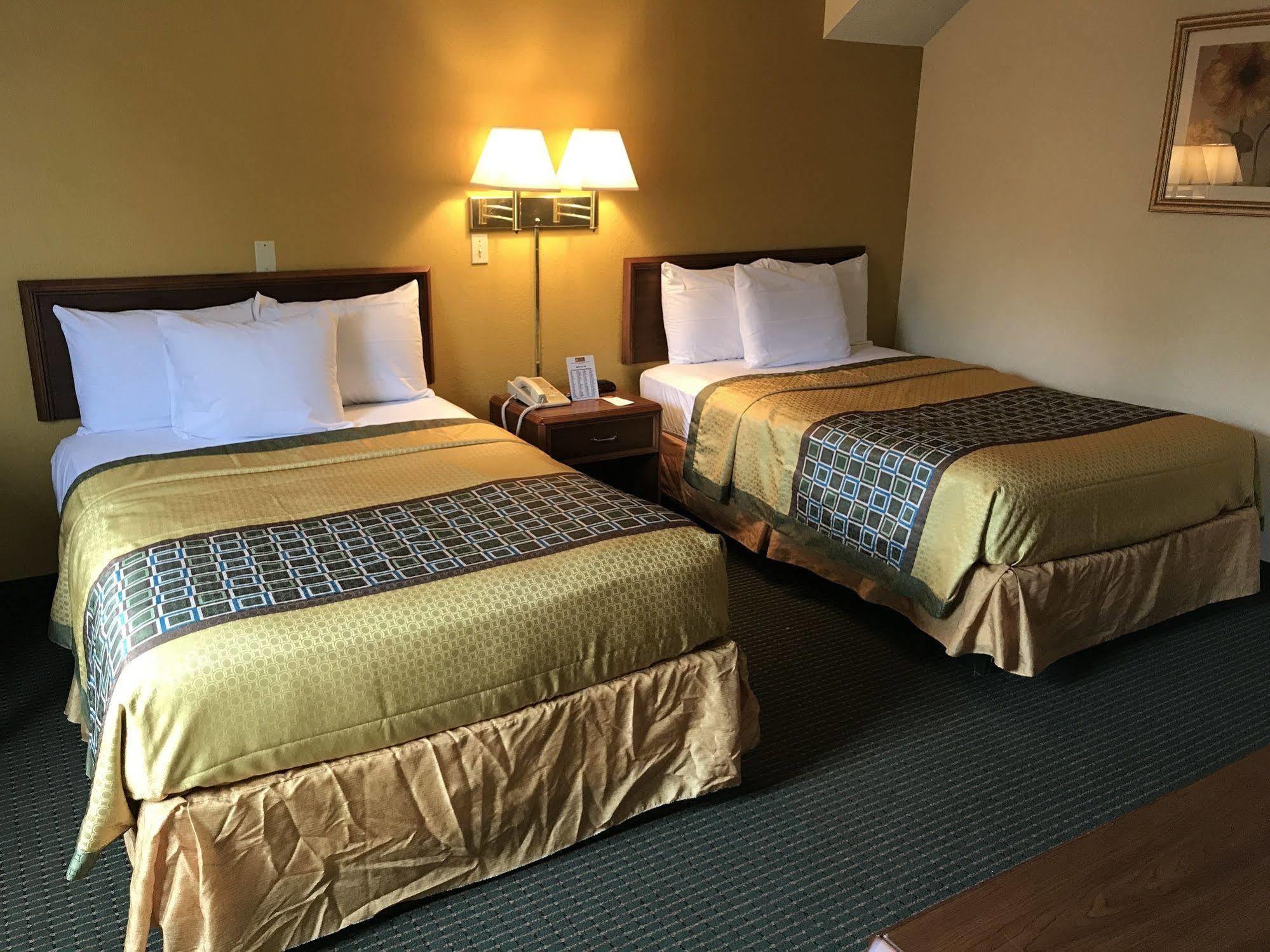 Budget Host Inn 桑达斯基 外观 照片
