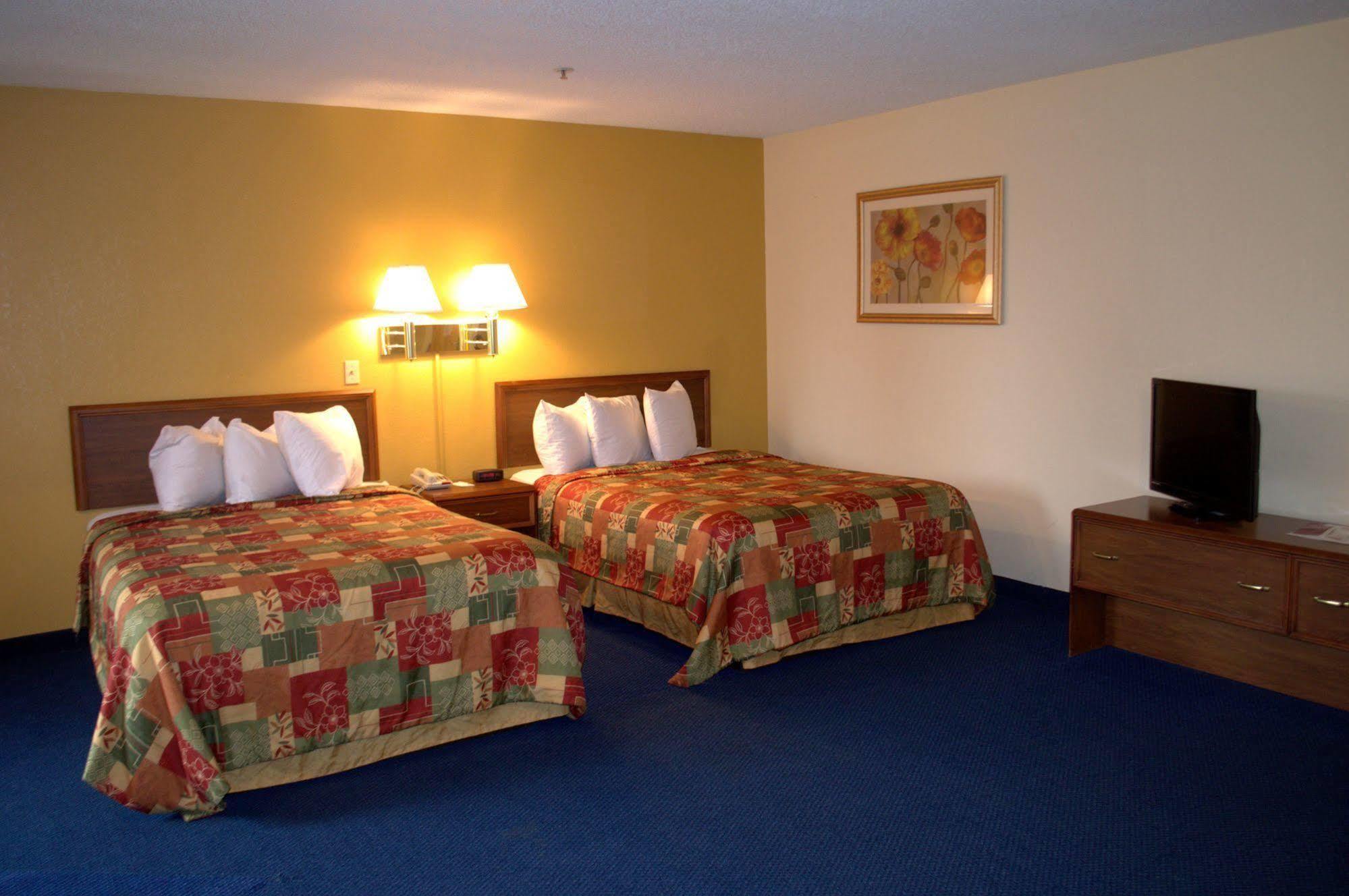 Budget Host Inn 桑达斯基 外观 照片