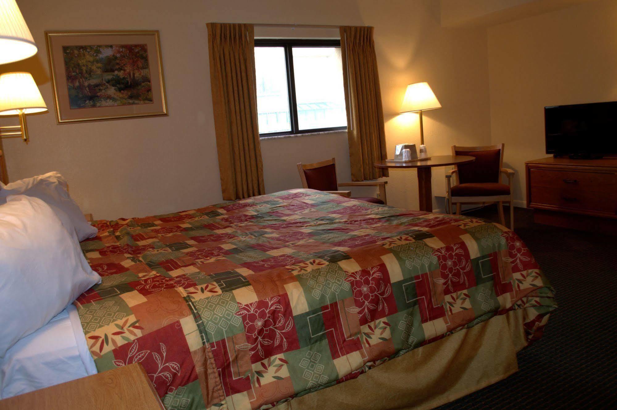 Budget Host Inn 桑达斯基 外观 照片
